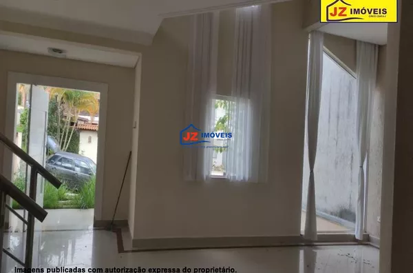 Casa assobrada em condomínio    VL MIKE