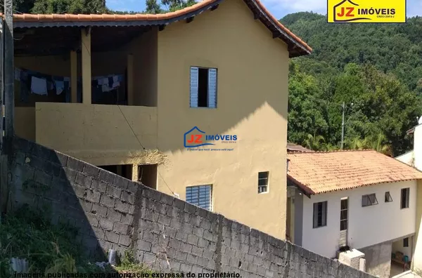 CASA TERREA EM CAMBARÁ