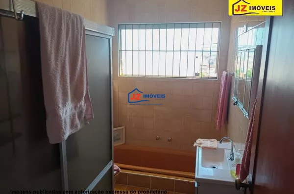 CASA TERREA EM ESTAÇÃO