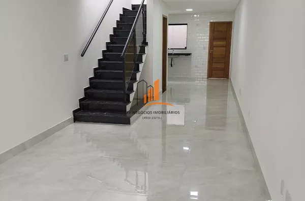 Sobrado de Luxo à Venda - 3 Dormitórios, 1 Suíte - Excelente Localização!Preço: R$ 890.000Descrição: Descubra o seu novo lar neste magnífico sobrado de 160m², com acabamento de alto padrão e localização privilegiada. Este imóvel oferece:3 dormitórios,