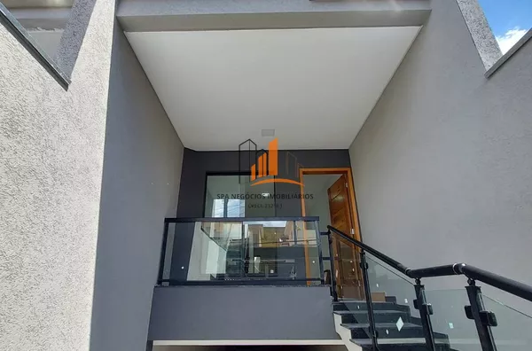 Sobrado de Luxo à Venda - 3 Dormitórios, 1 Suíte - Excelente Localização!Preço: R$ 890.000Descrição: Descubra o seu novo lar neste magnífico sobrado de 160m², com acabamento de alto padrão e localização privilegiada. Este imóvel oferece:3 dormitórios,