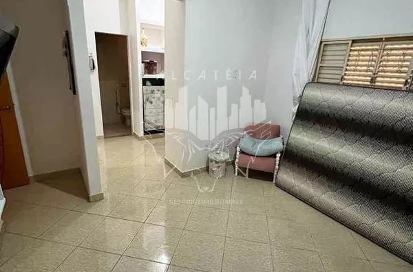 Casa com churrasqueira e closet na suíte master 