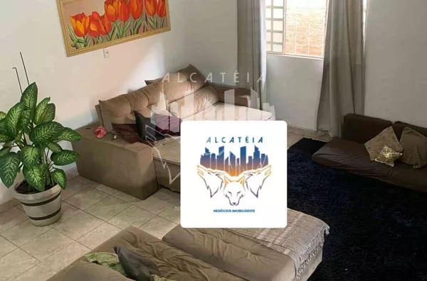 Casa com 3 quartos à venda e excelente localização no bairro Laranjeiras.