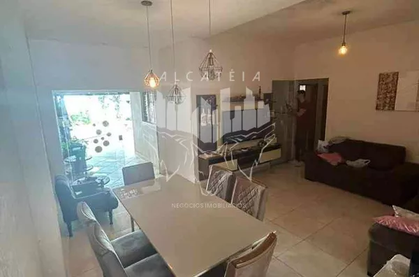 Casa com churrasqueira e closet na suíte master 