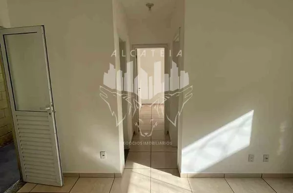 Apartamento térreo recém reformado com suíte e área privativa no Condomínio Belo Sul. - Foto 2