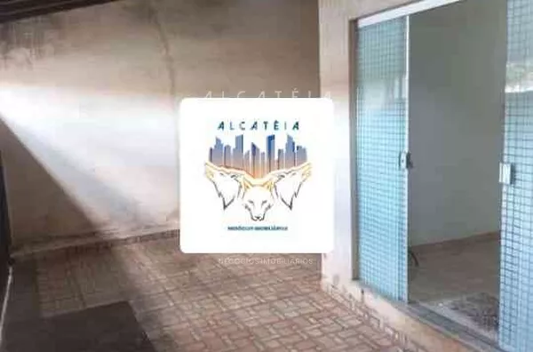 Casa com 3 quartos à venda e excelente localização no bairro Laranjeiras.