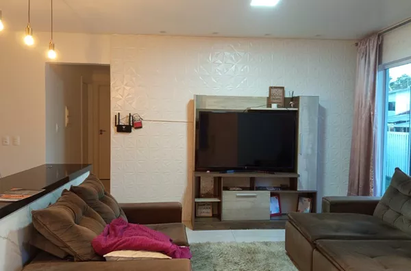 CASA COM 1 SUÍTE + 2 QUARTOS 