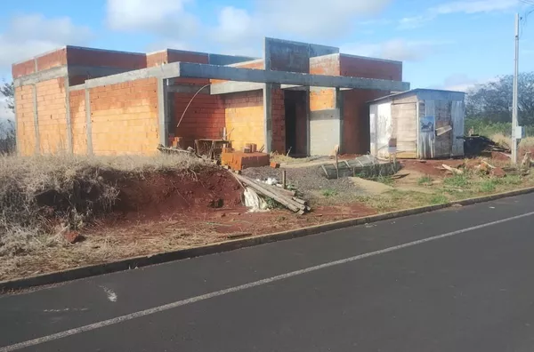 CASA DE ALVENARIA EM CONSTRUÇÃO COM 3 SUÍTES COM CLOSET - Foto 3