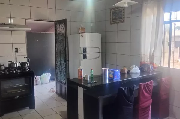 CASA DE ALVENARIA EM UM LOTE PLANO E COM SOBRA - Foto 3