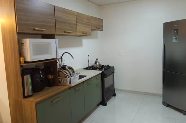 CASA COM 1 SUÍTE + 2 QUARTOS 