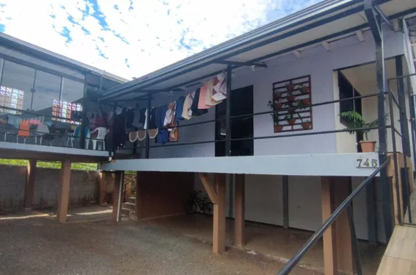 SÃO 3 APARTAMENTOS MAIS CASA COM PORÃO NO BAIRRO CANGO - Foto 3
