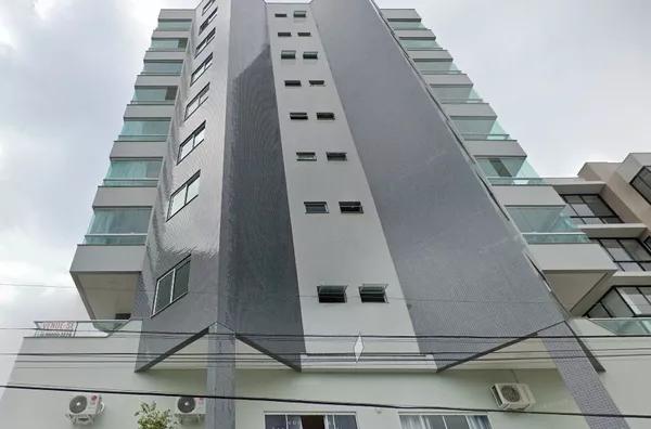 APARTAMENTO, OITAVO ANDAR, DE FRENTE PARA A AVENIDA.