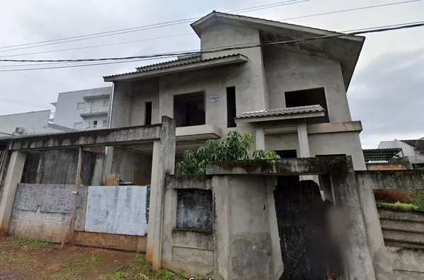 CASA SEMI ACABADA COM SUÍTE MASTER, MAIS 02 QUARTOS.