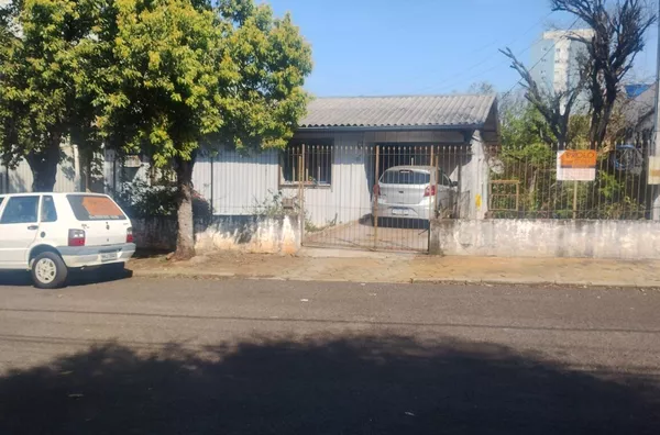 LOTE GRANDE NO BAIRRO CANGO - COM UMA CASA MISTA - Foto 1