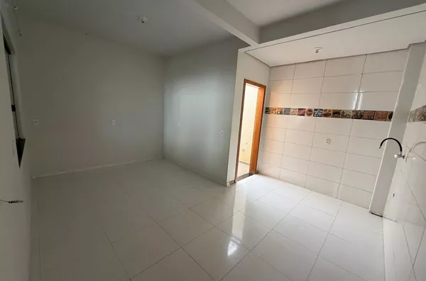 SOBRADO COM 02 QUARTOS NO CRISTO REI