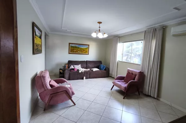 IMÓVEL COM DUAS CASAS NO CENTRO - Foto 2