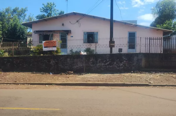 CASA DE ALVENARIA EM UM LOTE PLANO E COM SOBRA - Foto 1