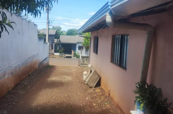 CASA DE ALVENARIA EM UM LOTE PLANO E COM SOBRA - Foto 5