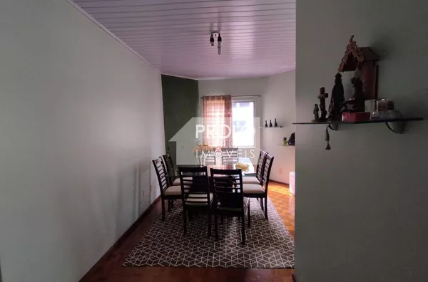 SOBRADO COM SALA COMERCIAL, NO BAIRRO VILA NOVA.