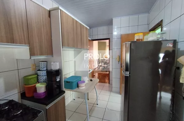 SOBRADO COM SALA COMERCIAL, NO BAIRRO VILA NOVA.