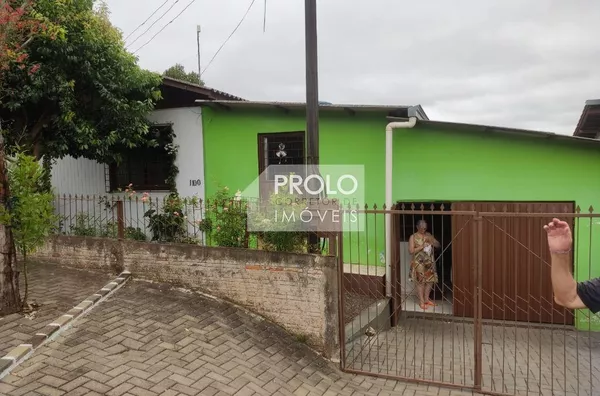 CASA MISTA COM 03 QUARTOS EM MARMELEIRO.