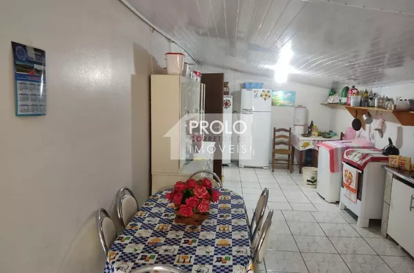 CASA MISTA COM 03 QUARTOS EM MARMELEIRO.