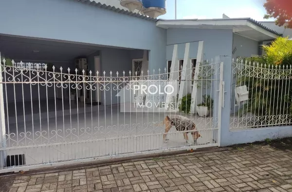 CASA NO CENTRO COM 02 SUÍTES