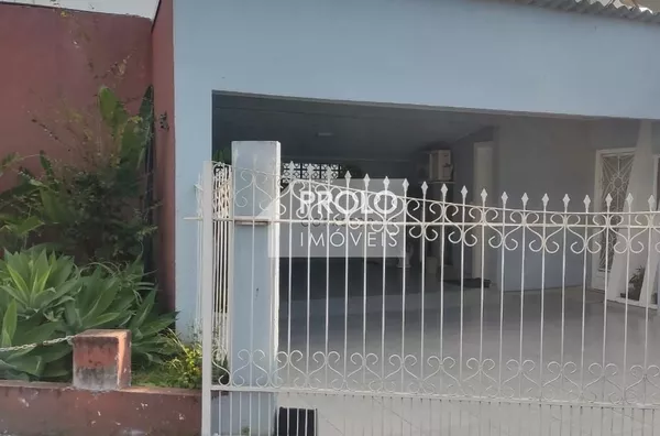 CASA NO CENTRO COM 02 SUÍTES