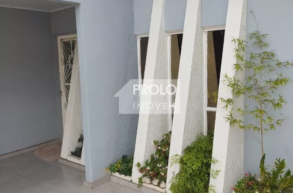 CASA NO CENTRO COM 02 SUÍTES