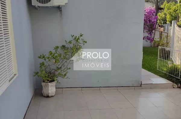 CASA NO CENTRO COM 02 SUÍTES