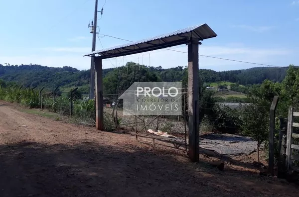 LINDA CHÁCARA DE 30.000m², COM CASA, PRÓXIMA DA CIDADE.