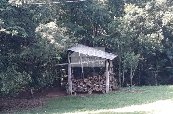 LINDA CHÁCARA DE 30.000m², COM CASA, PRÓXIMA DA CIDADE.