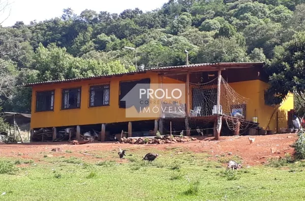 LINDA CHÁCARA DE 30.000m², COM CASA, PRÓXIMA DA CIDADE.