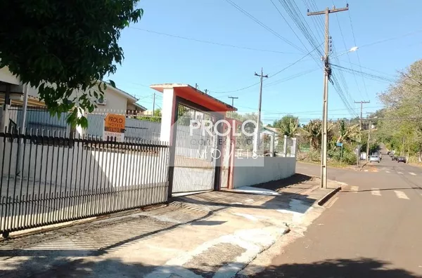 (VENDIDO) CASA COM SUÍTE + DOIS QUARTOS.