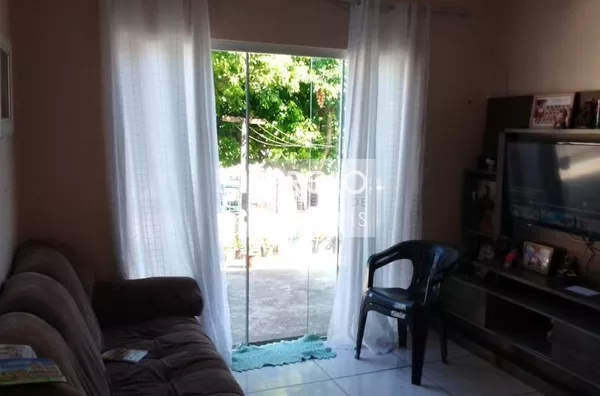 (VENDIDO) CASA COM SUÍTE + DOIS QUARTOS.