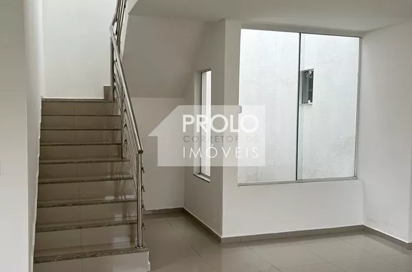 (VENDIDO) SOBRADO COM 4 SUÍTES, SENDO UMA NO PISO INFERIOR. PRÓXIMO DA POLICLÍNICA.