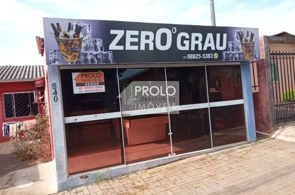 CASA COM SALA COMERCIAL, NO PINHEIRINHO.