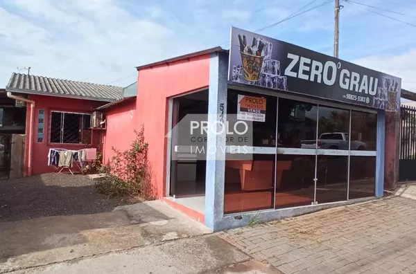 CASA COM SALA COMERCIAL, NO PINHEIRINHO.
