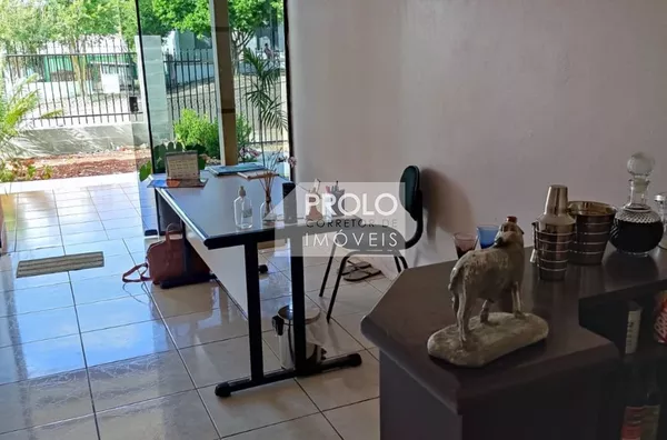 CASA COM ÓTIMA SOBRA DE LOTE, EM MARMELEIRO.