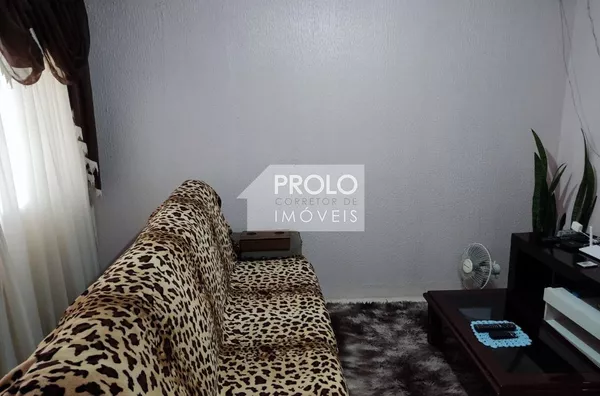 CASA COM ÓTIMA SOBRA DE LOTE, EM MARMELEIRO.