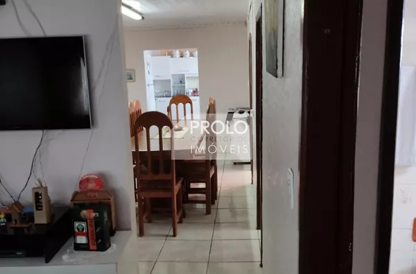 CASA COM ÓTIMA SOBRA DE LOTE, EM MARMELEIRO.
