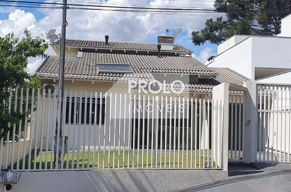 CASA DE 326M², 02 PISOS, COM 01 SUÍTE + 02 QUARTOS.