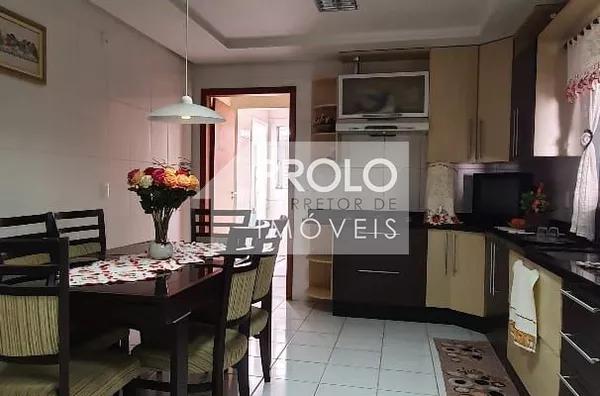 CASA DE 326M², 02 PISOS, COM 01 SUÍTE + 02 QUARTOS.
