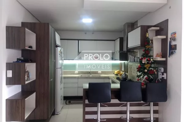 SOBRADO SEMIMOBILIADO, EM MARMELEIRO.