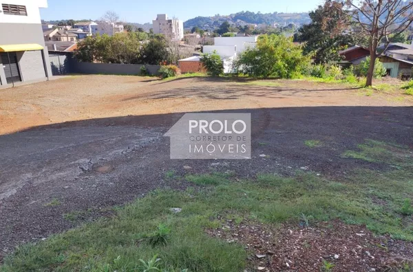 LOTE EM AVENIDA COMERCIAL, PRÓXIMO AO CENTRO.