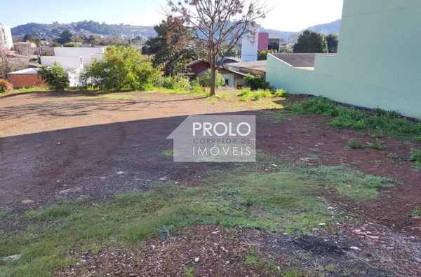 LOTE EM AVENIDA COMERCIAL, PRÓXIMO AO CENTRO.