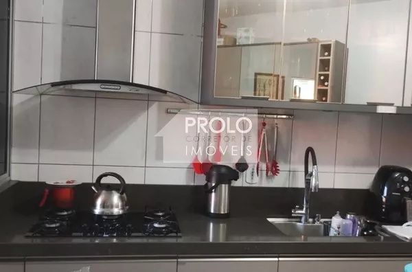 APARTAMENTO SEMIMOBILIADO COM 01 SUÍTE + 02 QUARTOS, NO ALVORADA.