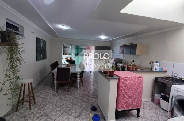 TERRENO COMERCIAL COM DUAS CASAS NO CENTRO.