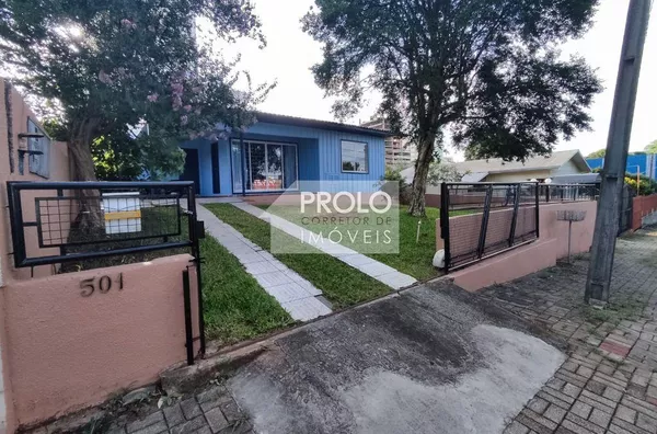 TERRENO COMERCIAL COM DUAS CASAS NO CENTRO.