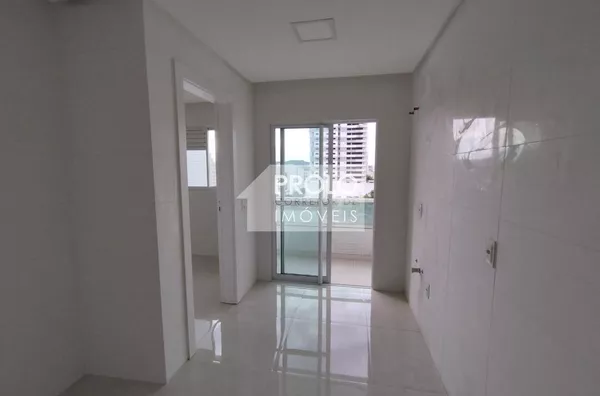 APARTAMENTO NA ÁREA CENTRAL.
